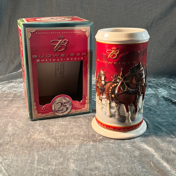 2004 Budweiser Christmas Stein - Picture 1 of 4